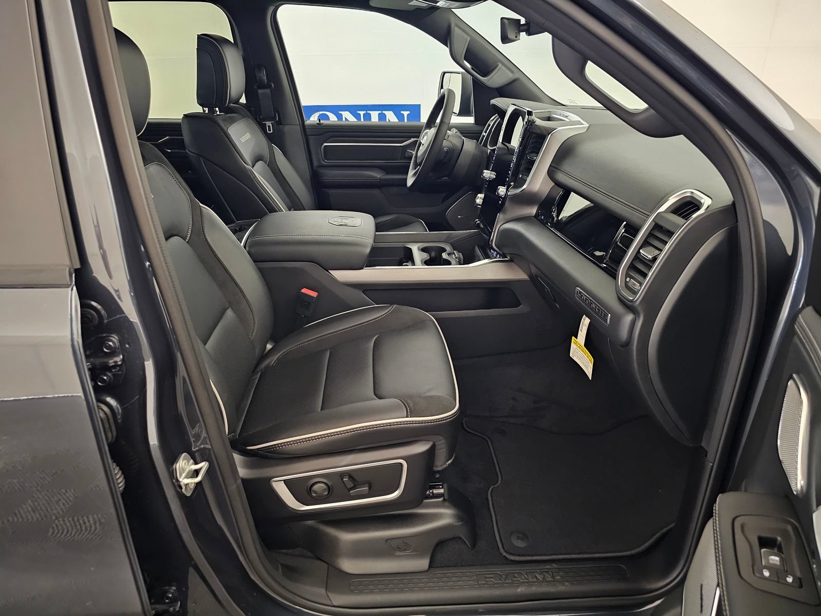 New 2026 RAM 1500 Laramie AWD/4WD image 24