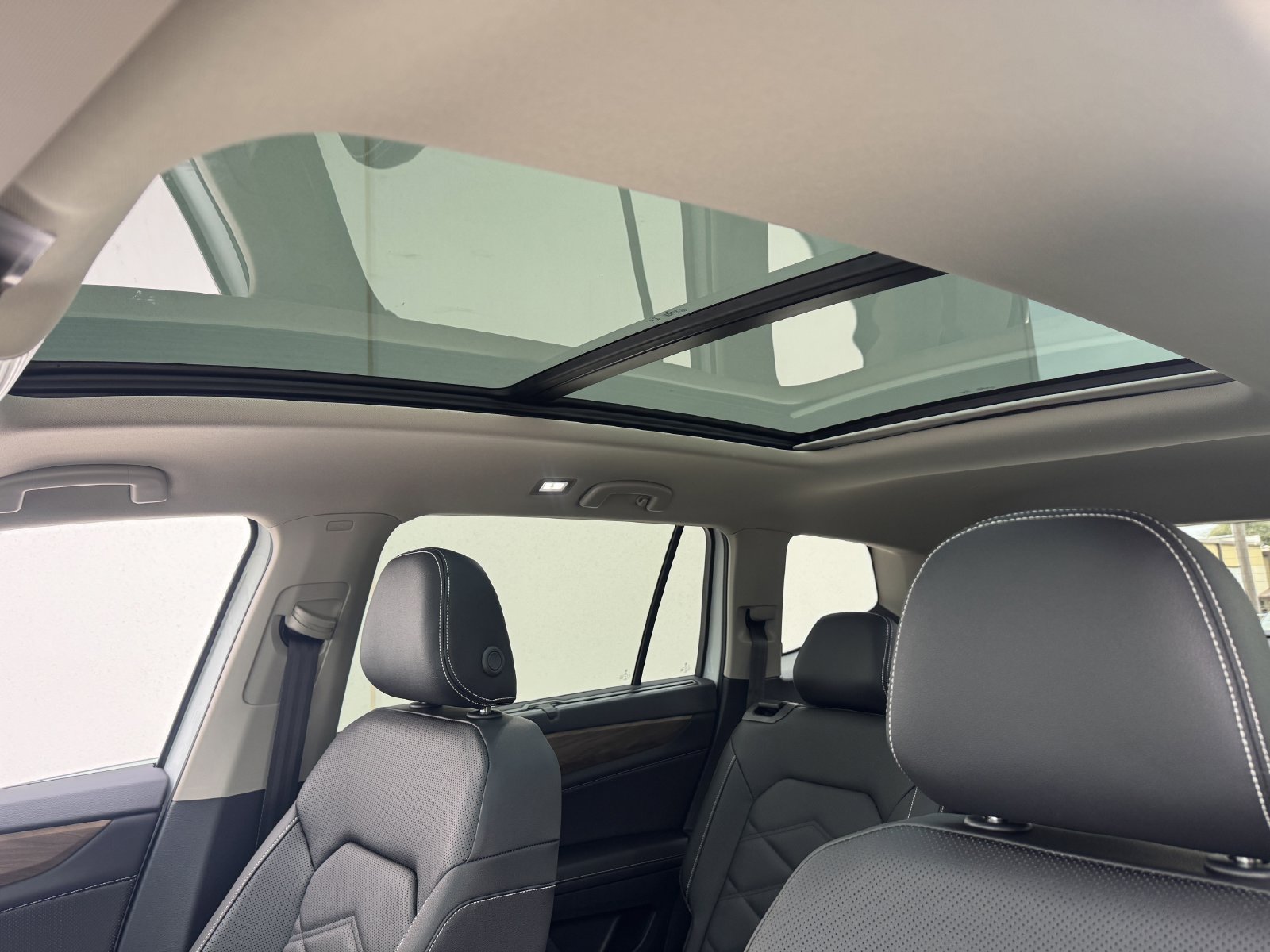 New 2026 Volkswagen Atlas SE FWD image 21