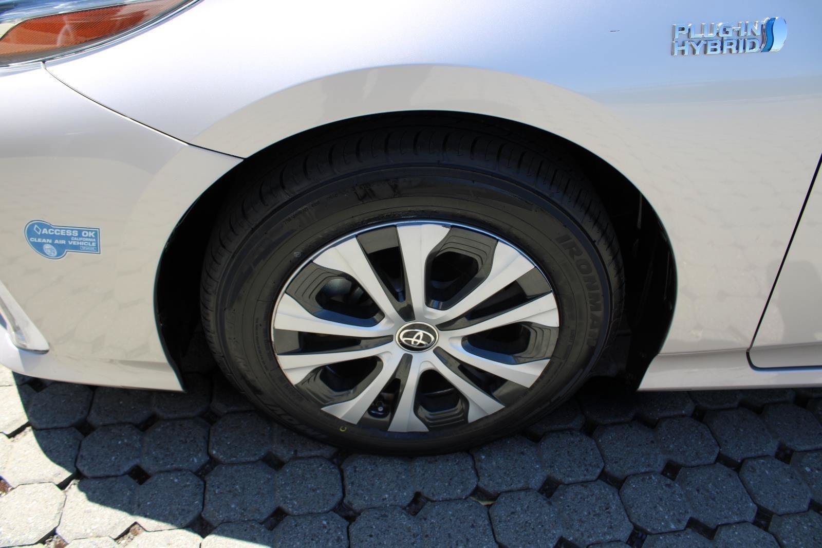 Used 2021 Toyota Prius Prime XLE FWD image 12