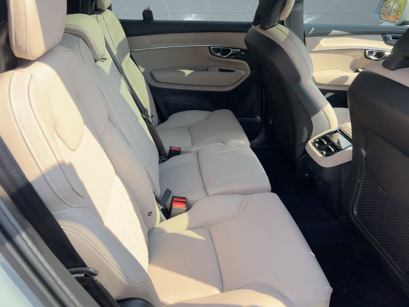 New 2026 Volvo XC90 B6 Plus w/ Protection Package Premier image 28