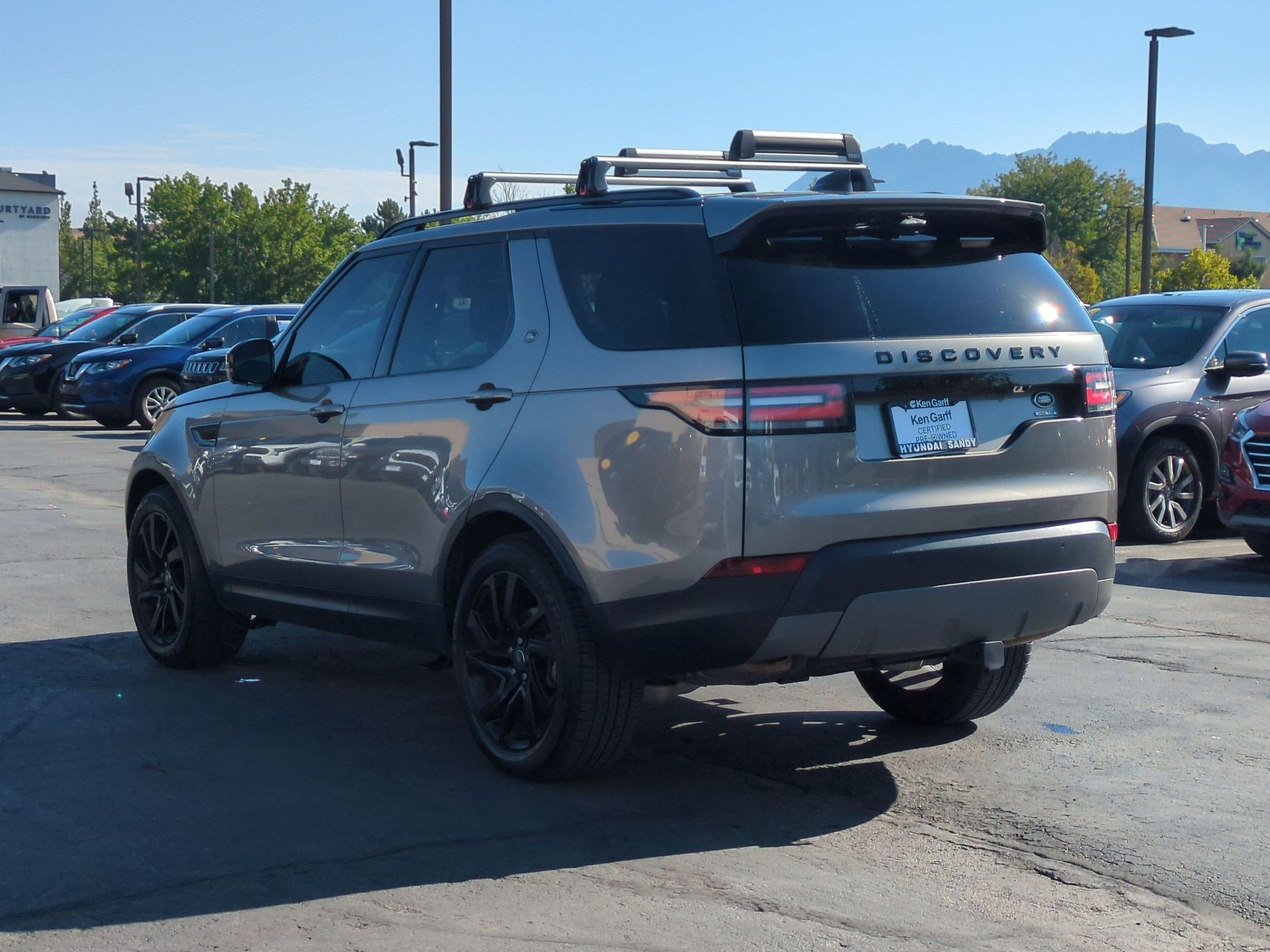 Used 2018 Land Rover Discovery HSE AWD/4WD image 8