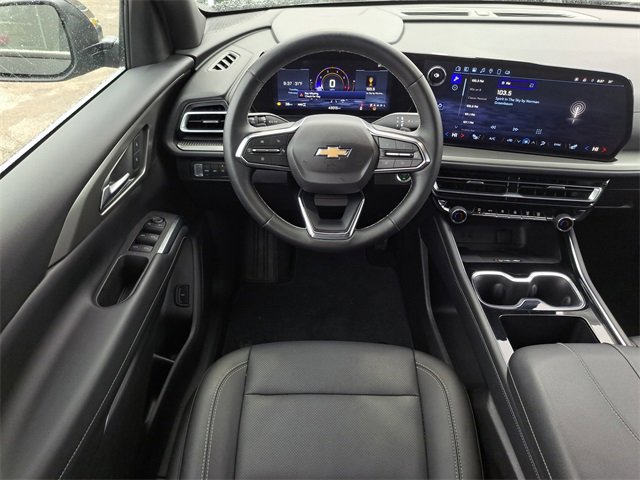 Used 2025 Chevrolet Traverse LT image 11