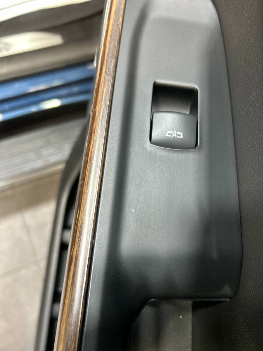 Used 2019 Chevrolet Silverado 1500 High Country w/ Technology Package AWD/4WD image 28