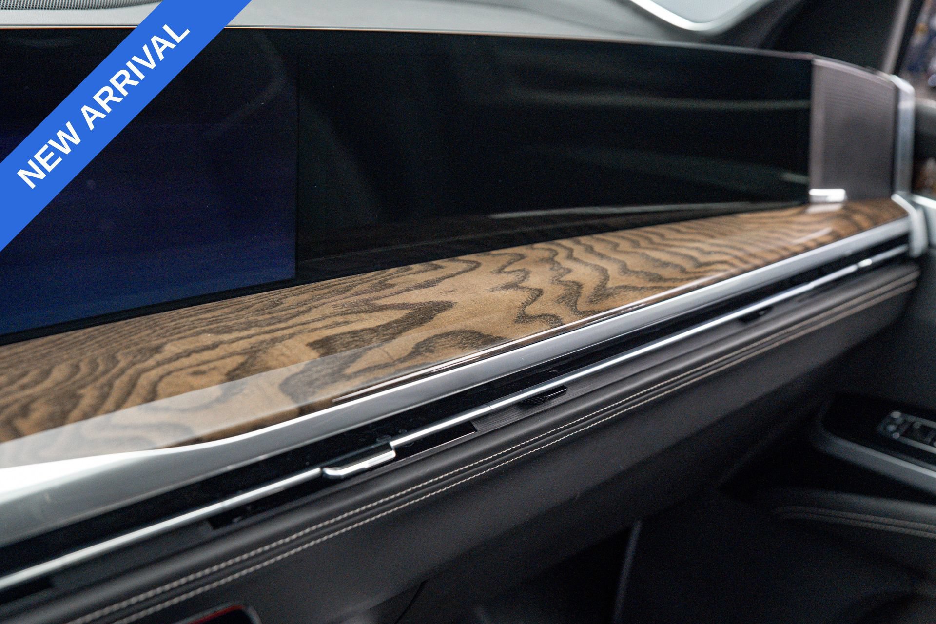 Used 2025 Cadillac Escalade Sport Platinum w/ LPO, Floor Liner Package AWD/4WD image 25