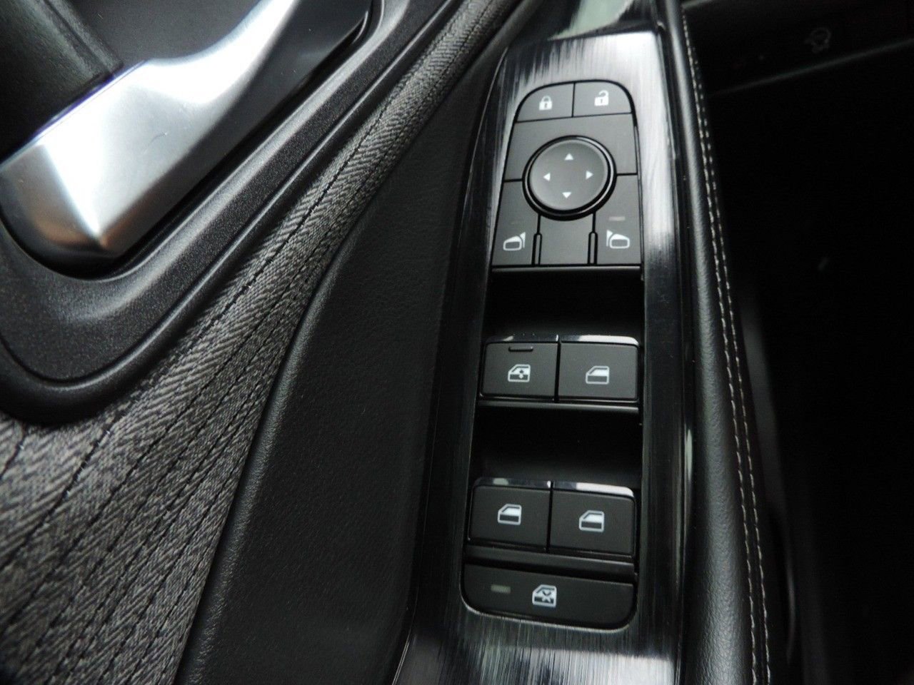 Used 2023 Nissan Rogue SV FWD image 25