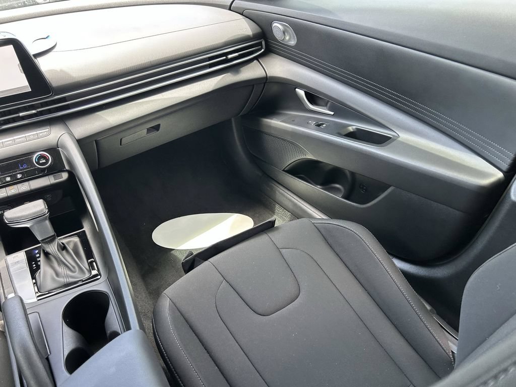 Certified 2024 Hyundai Elantra SEL FWD image 18