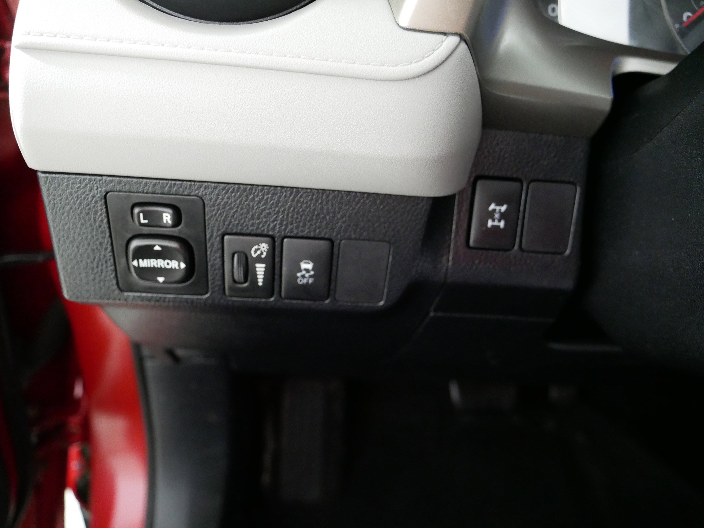 Used 2013 Toyota RAV4 LE AWD/4WD image 26
