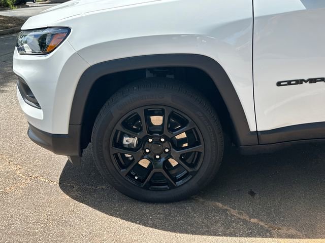 Used 2024 Jeep Compass Latitude w/ Altitude Special Edition AWD/4WD image 13