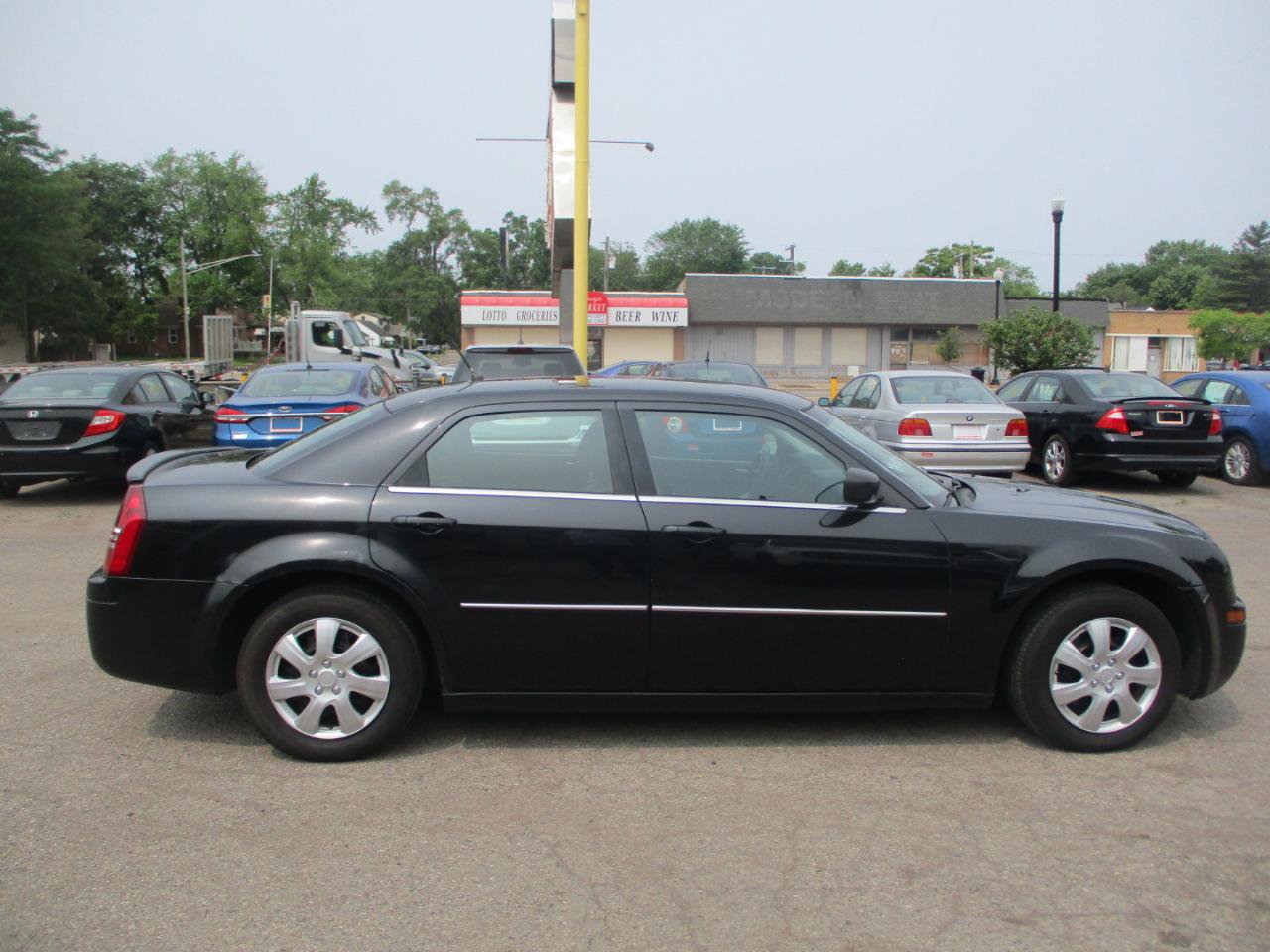 Used 2008 Chrysler 300 LX image 3