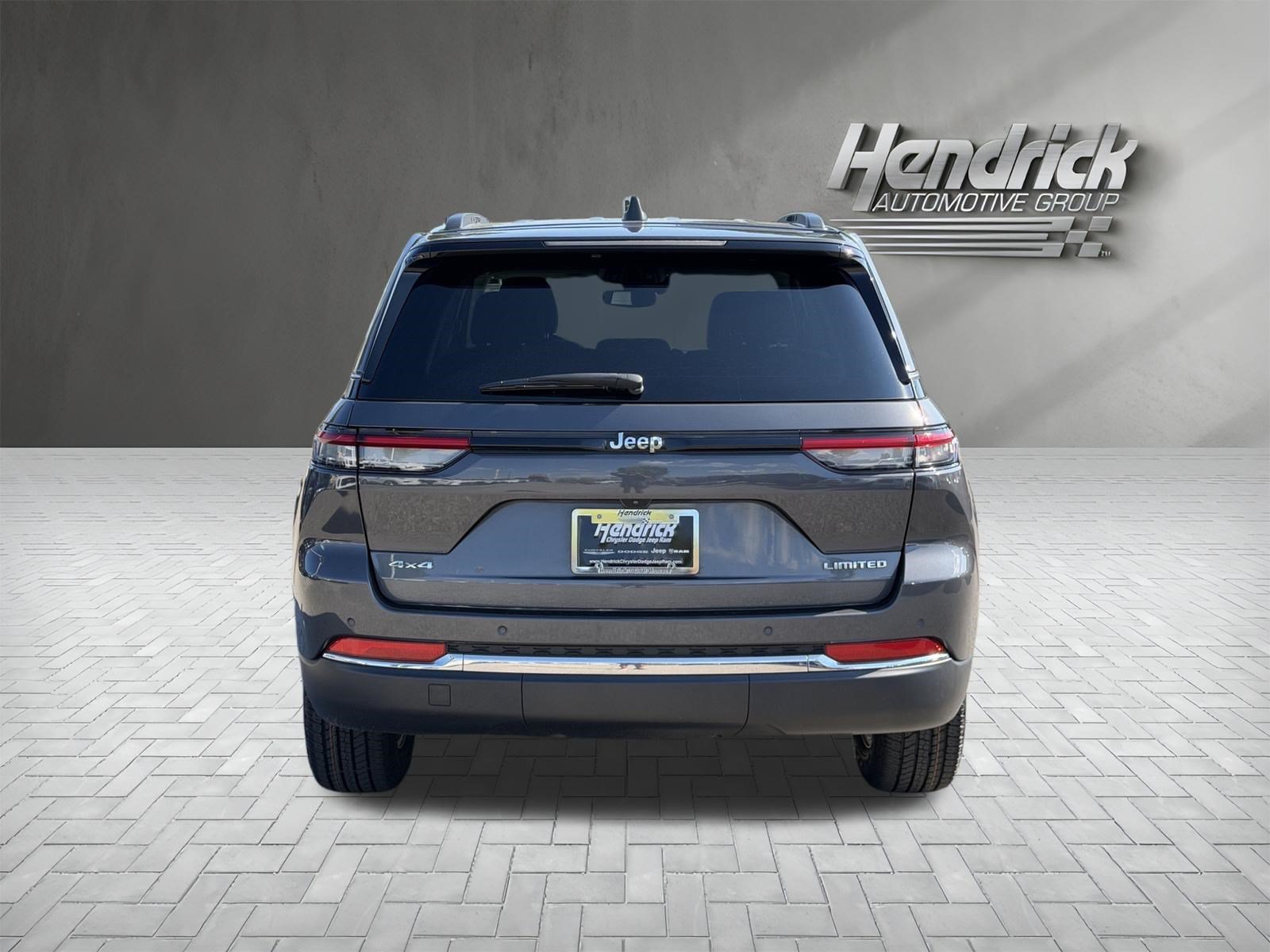 Used 2023 Jeep Grand Cherokee Limited AWD/4WD image 9