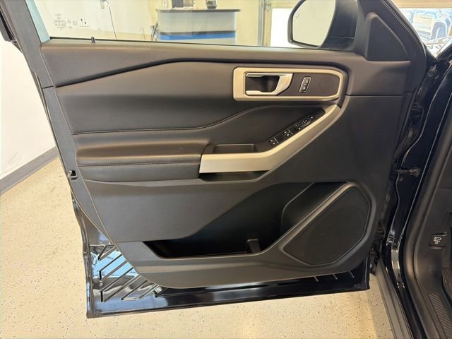 Used 2023 Ford Explorer XLT w/ Equipment Group 202A AWD/4WD image 42