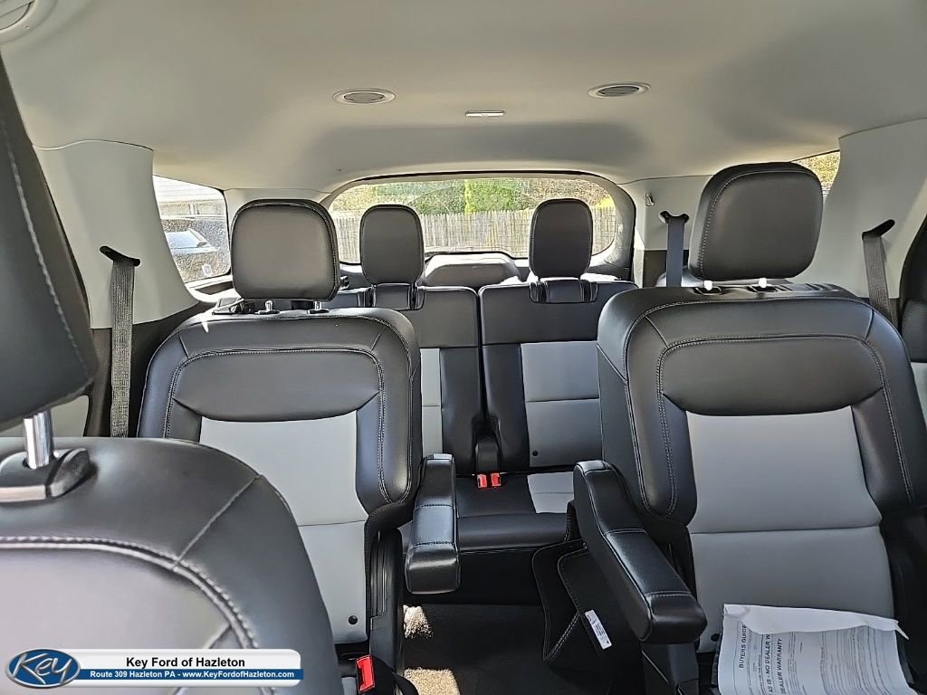 Used 2024 Ford Explorer XLT w/ Equipment Group 202A AWD/4WD image 39