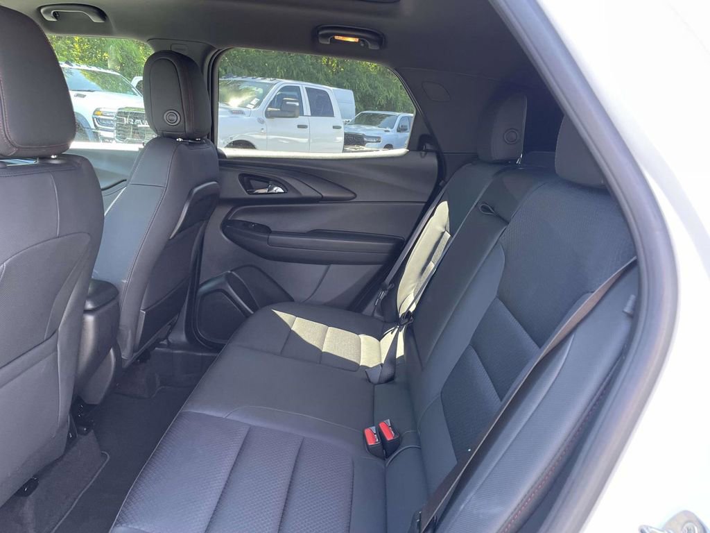 Used 2023 Chevrolet TrailBlazer RS w/ Sun and Liftgate Package FWD image 19