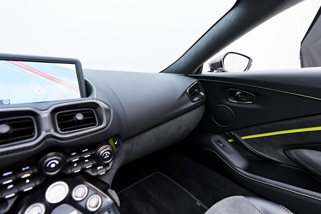 Used 2023 Aston Martin V8 Vantage Roadster image 76