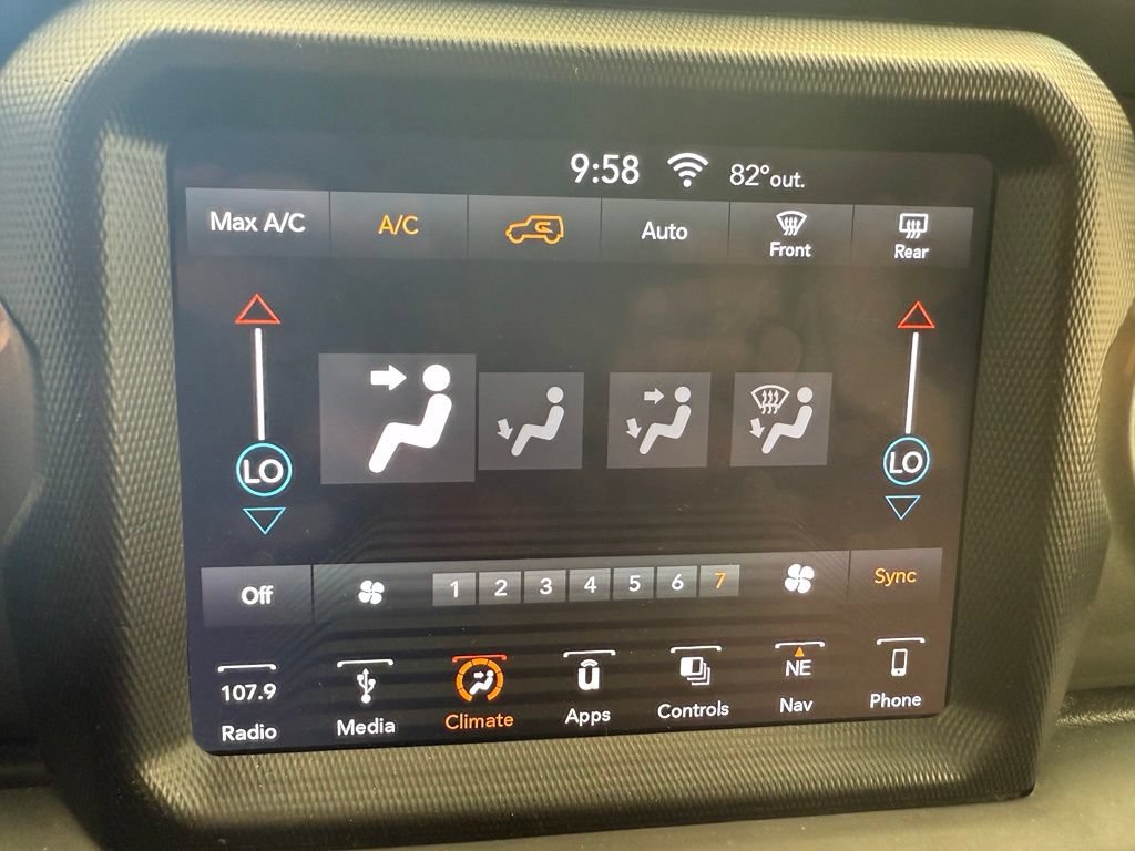 Used 2018 Jeep Wrangler Unlimited Sahara AWD/4WD image 23