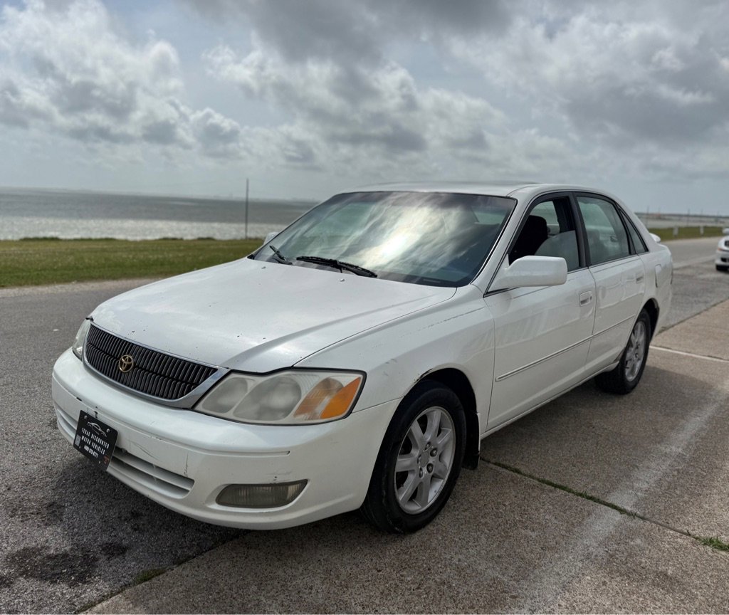 Used 2001 Toyota Avalon XLS image 1