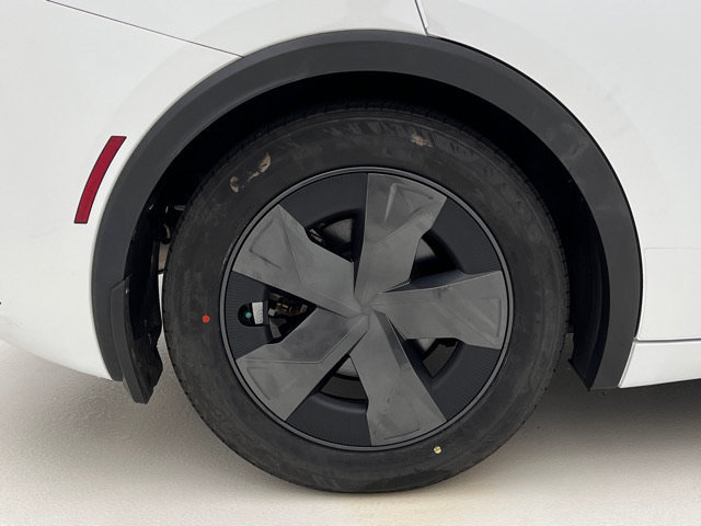 Used 2024 Toyota Prius LE AWD/4WD image 28