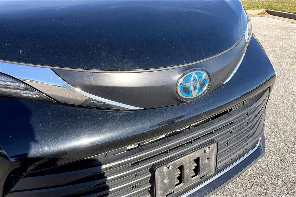 Used 2024 Toyota Sienna XLE image 9