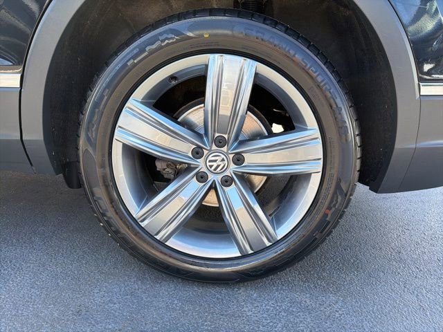 Used 2020 Volkswagen Tiguan SEL AWD/4WD image 10