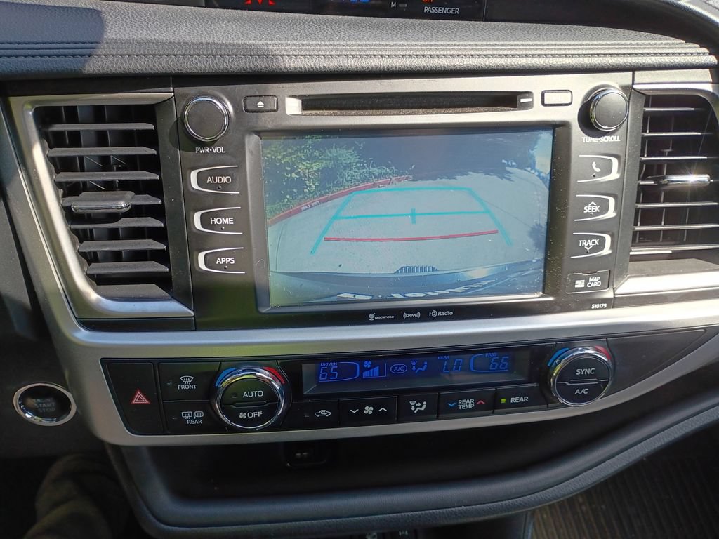 Used 2017 Toyota Highlander SE AWD/4WD image 24