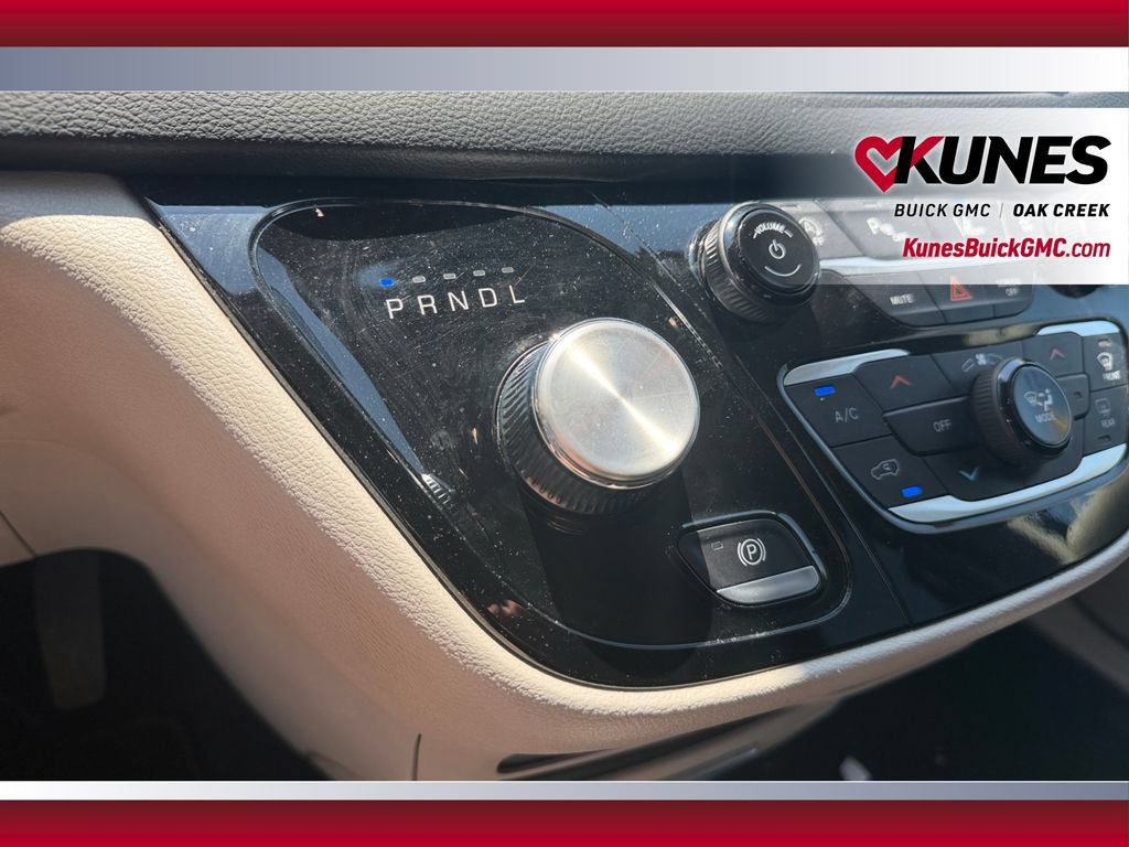 Used 2023 Chrysler Pacifica Touring-L FWD image 31