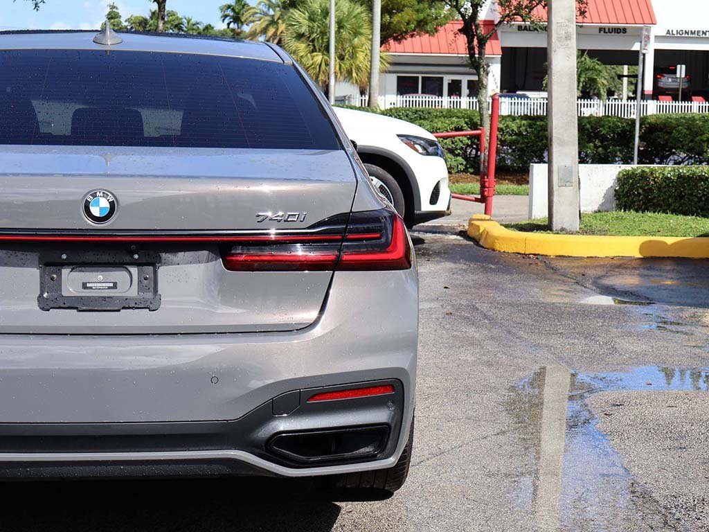 Used 2022 BMW 740i w/ M Sport Package image 17