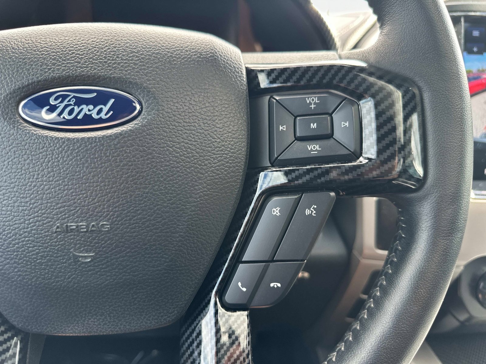 Used 2022 Ford F350 Lariat w/ Lariat Ultimate Package AWD/4WD image 32