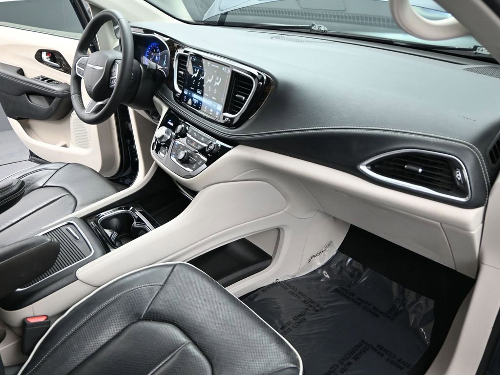 Used 2024 Chrysler Pacifica Limited image 24