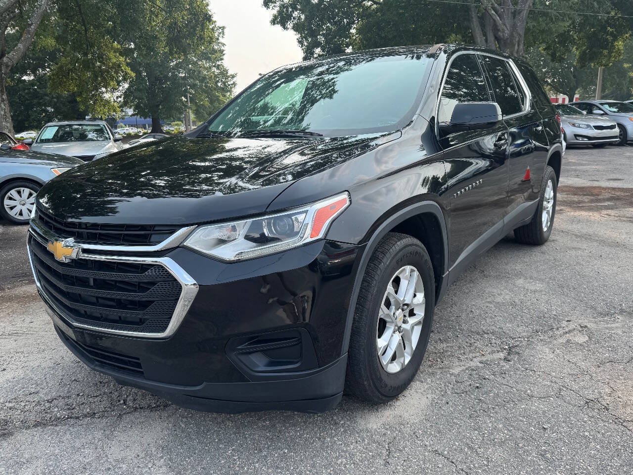 Used 2019 Chevrolet Traverse LS FWD image 1