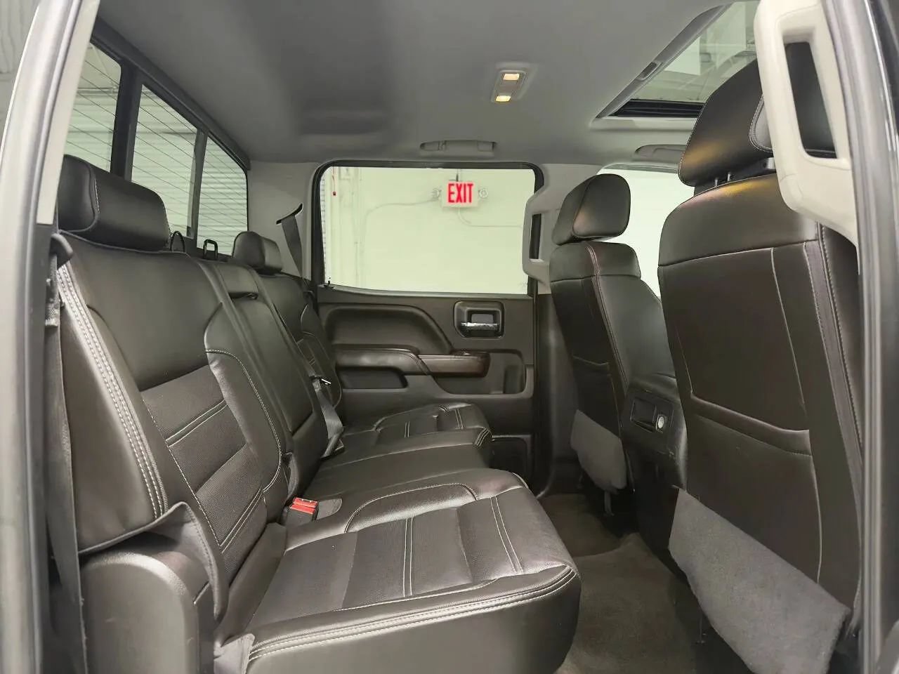 Used 2018 GMC Sierra 2500 Denali w/ Duramax Plus Package AWD/4WD image 15