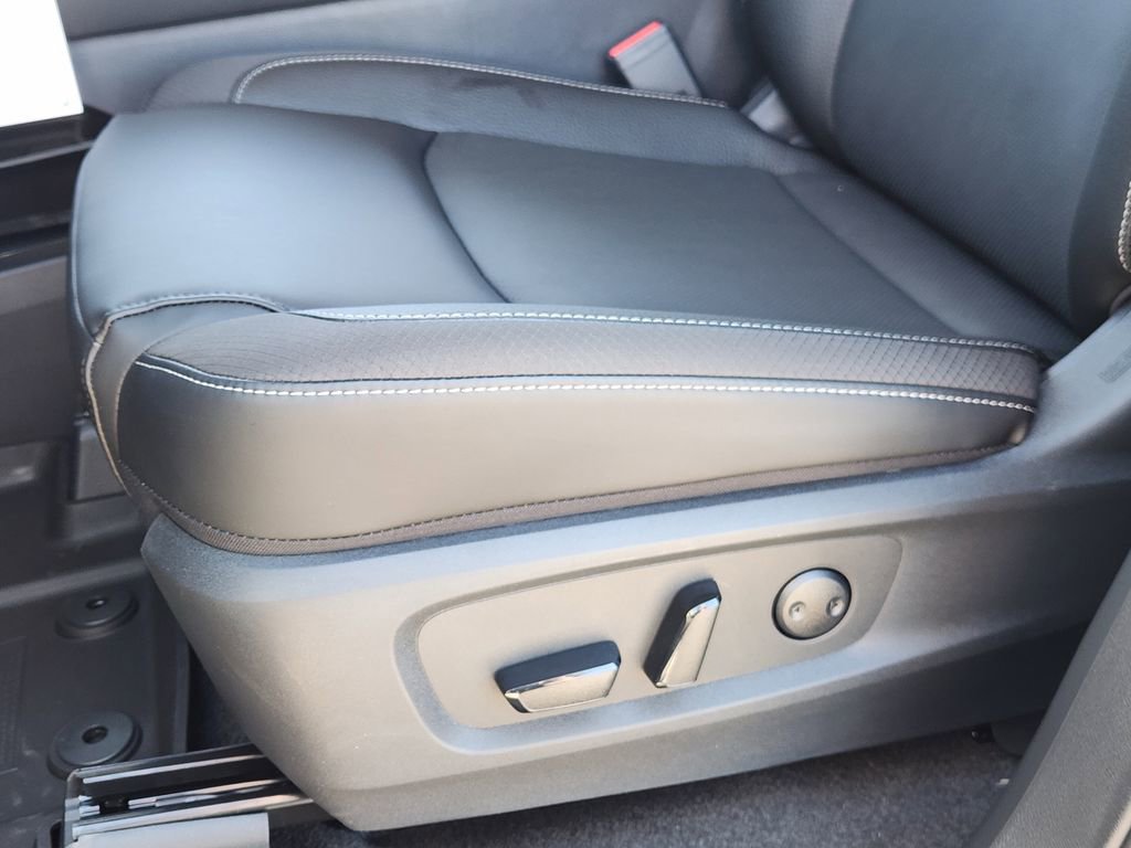 New 2026 Nissan Pathfinder SL image 17