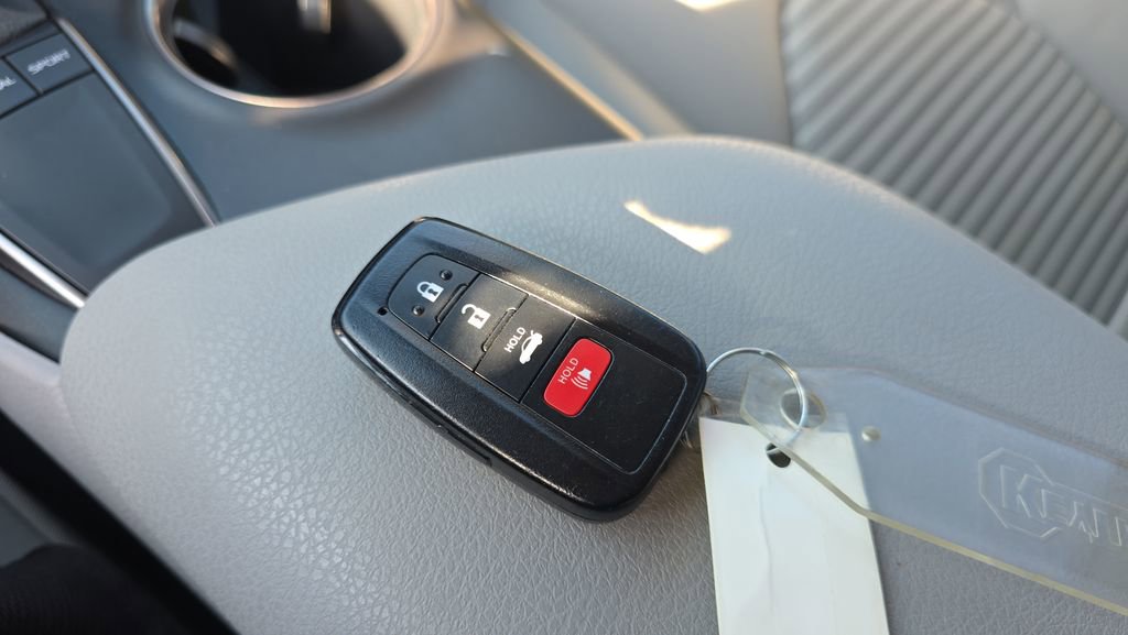Used 2023 Toyota Camry SE w/ Convenience Package FWD image 27