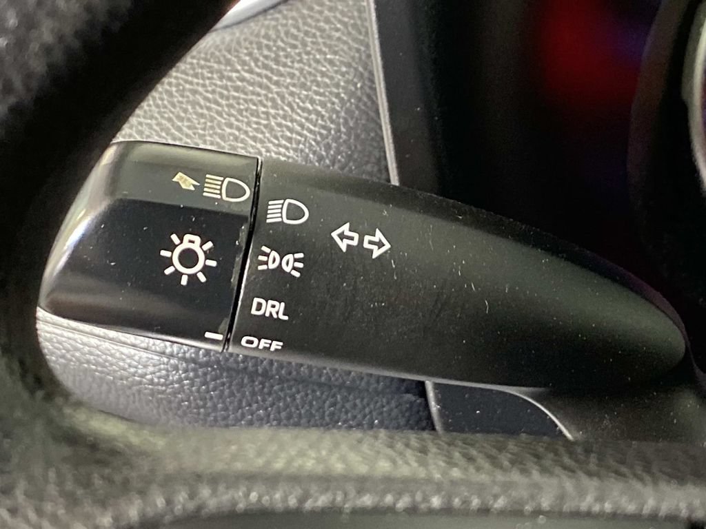 Used 2022 Toyota RAV4 LE AWD/4WD image 16