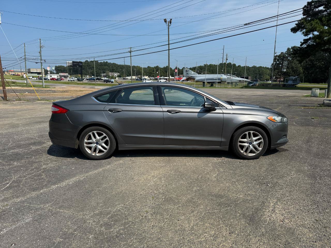 Used 2013 Ford Fusion SE FWD image 2