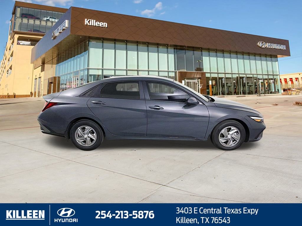 Used 2025 Hyundai Elantra SE FWD image 10