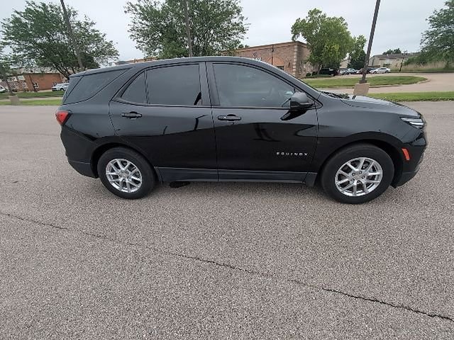 Used 2023 Chevrolet Equinox LS FWD image 2