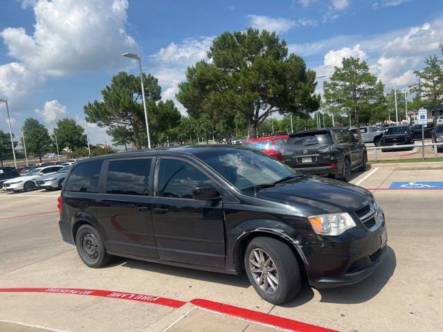 Used 2017 Dodge Grand Caravan SE FWD image 4