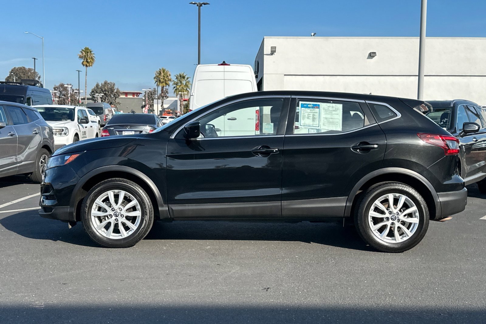 Used 2022 Nissan Rogue Sport S image 6
