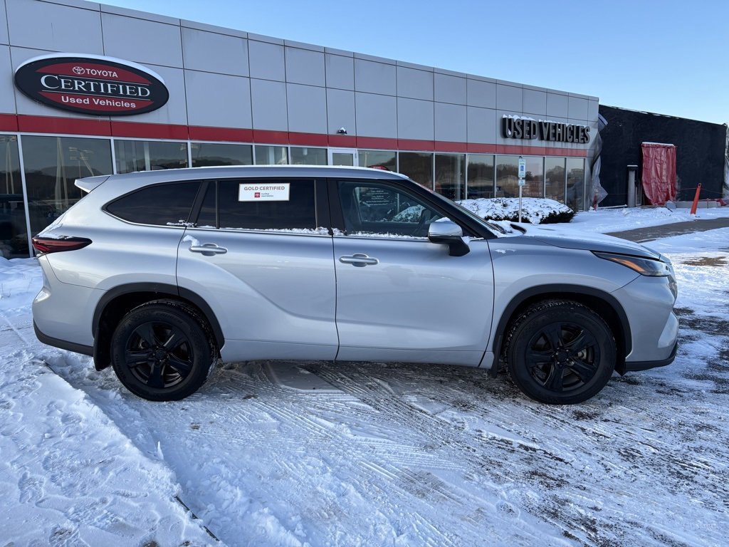Certified 2024 Toyota Highlander LE image 2