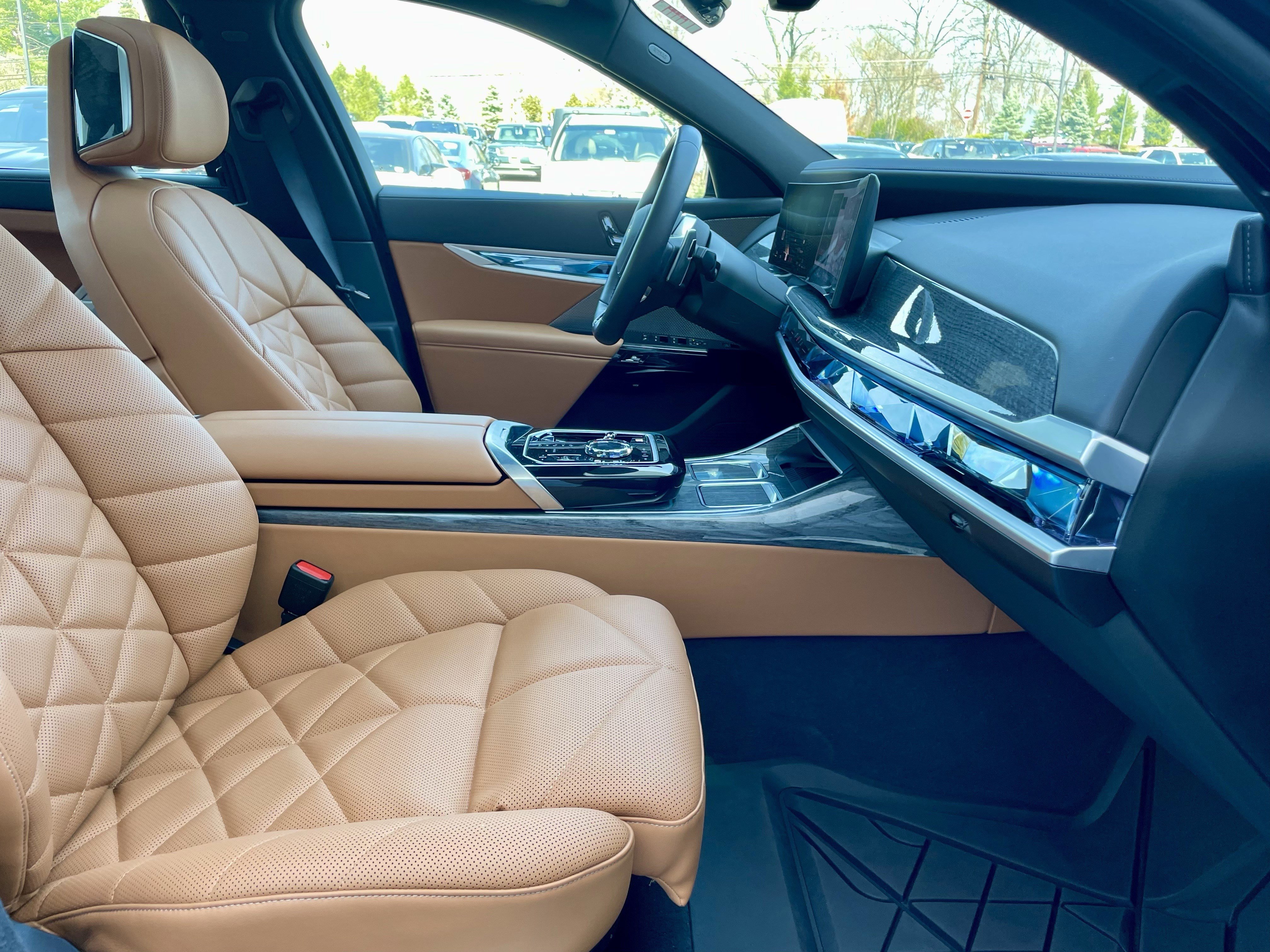 Used 2025 BMW 740i xDrive image 15