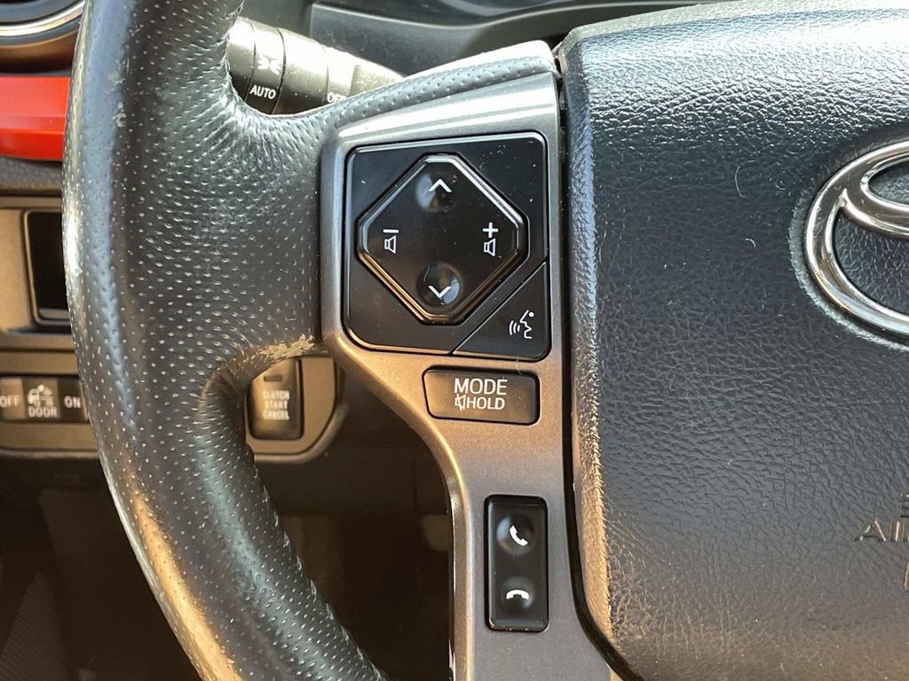 Used 2017 Toyota Tacoma TRD Off-Road w/ Premium & Technology Package AWD/4WD image 28