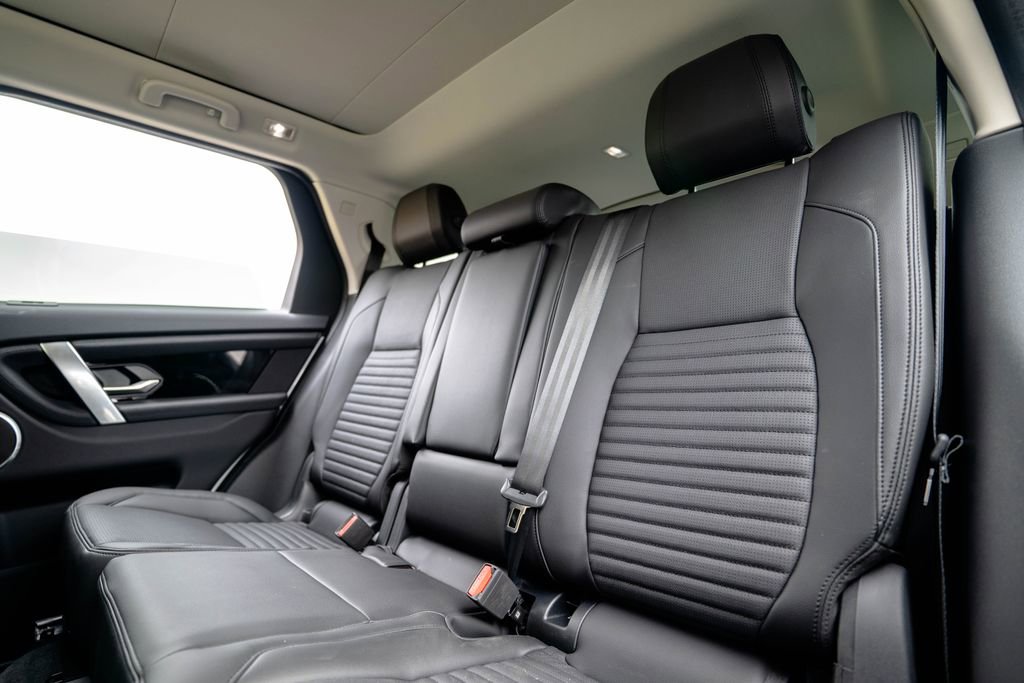 Used 2025 Land Rover Discovery Sport S image 29