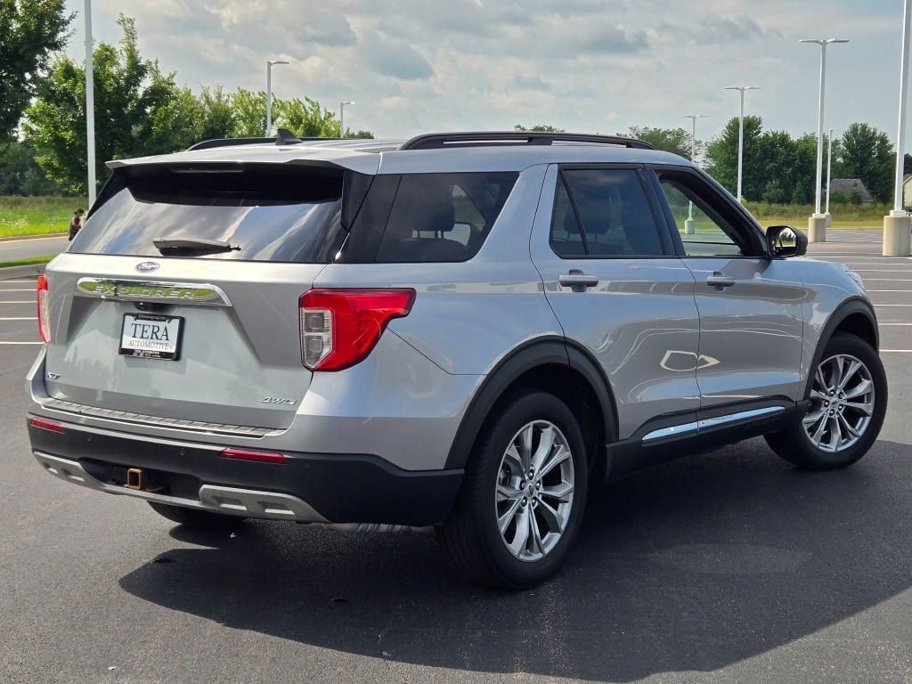 Used 2023 Ford Explorer XLT w/ Equipment Group 202A AWD/4WD image 13