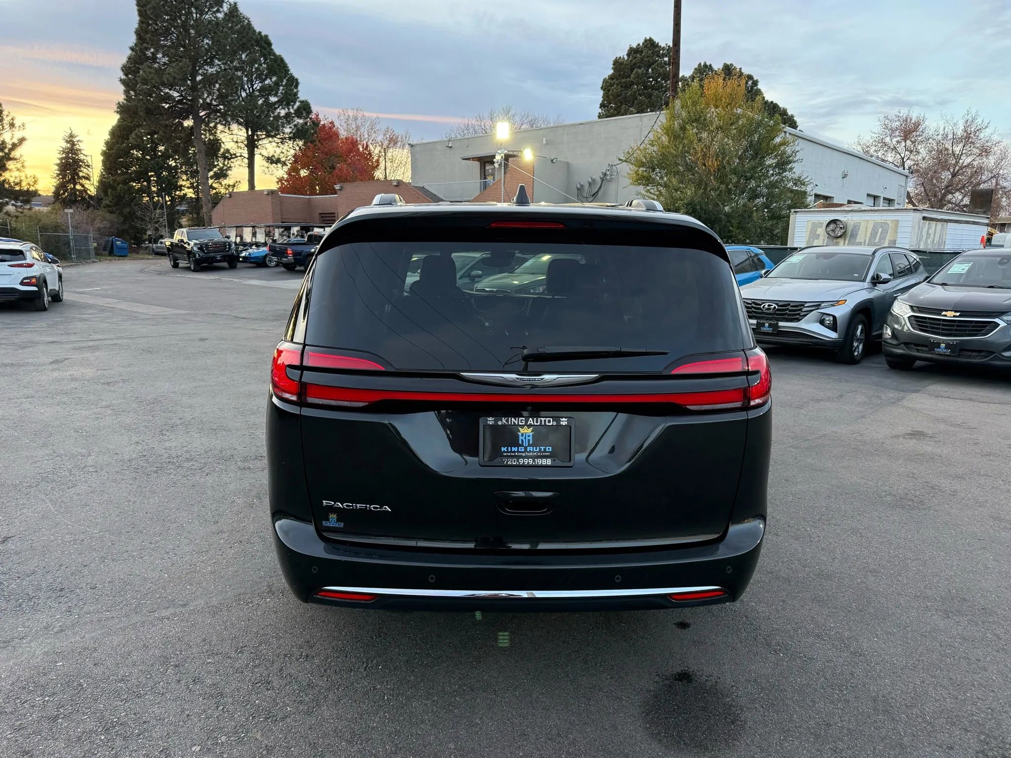 Used 2021 Chrysler Pacifica Touring-L image 6