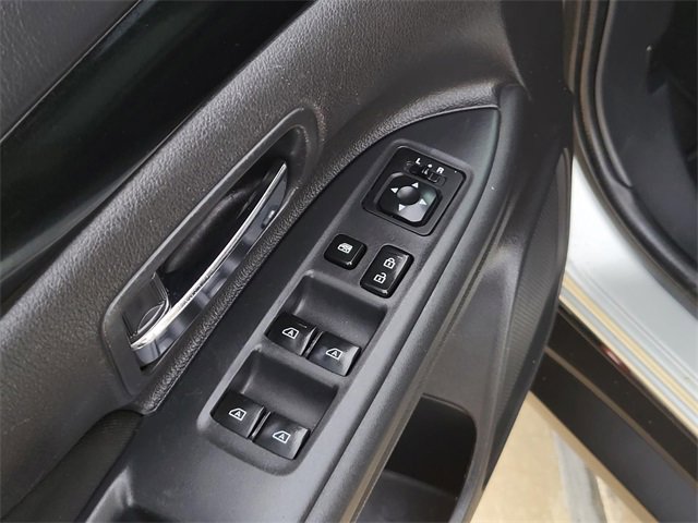 Used 2020 Mitsubishi Outlander ES image 17
