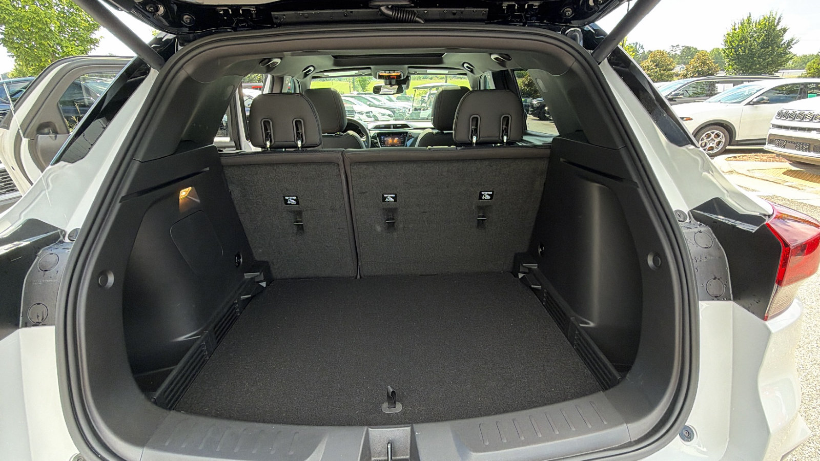 Used 2023 Chevrolet TrailBlazer RS w/ Sun and Liftgate Package FWD image 13