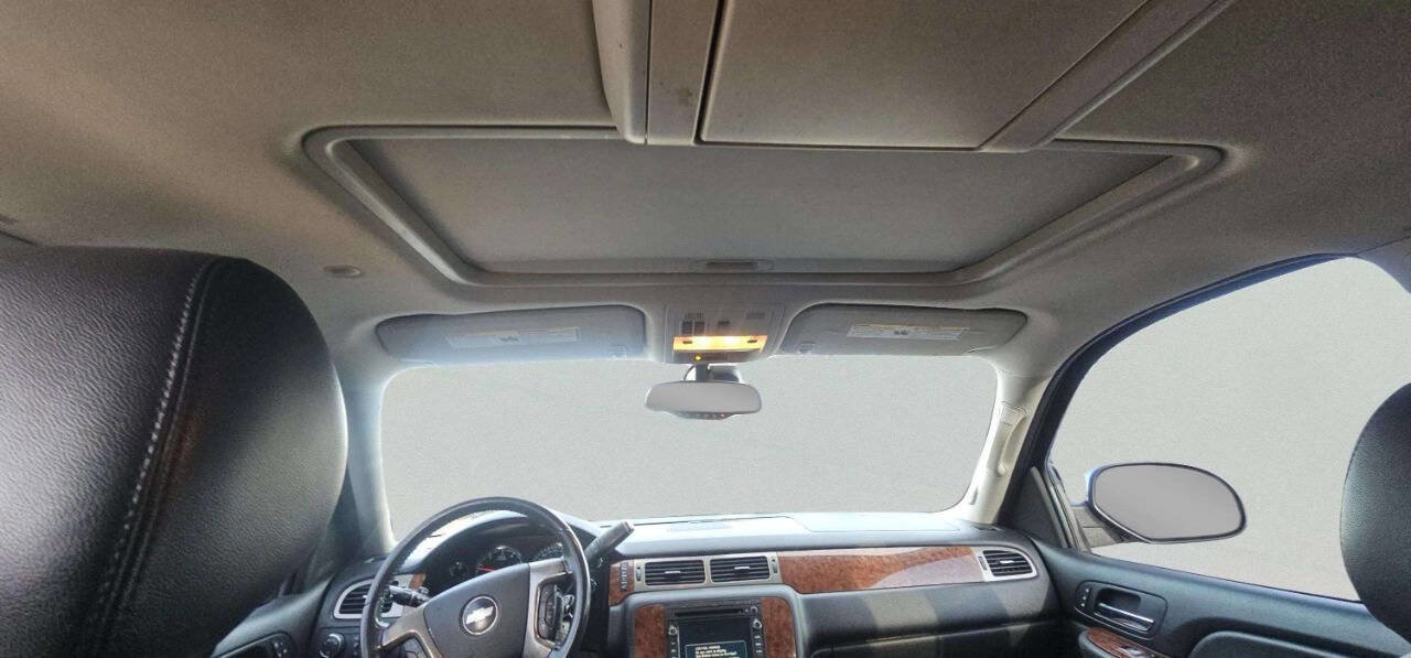 Used 2009 Chevrolet Suburban LTZ AWD/4WD image 9