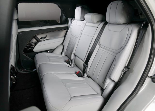 New 2025 Land Rover Range Rover Sport SE image 5