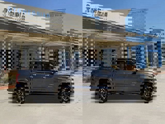 Used 2025 Toyota Tundra Limited w/ Power Package image 4