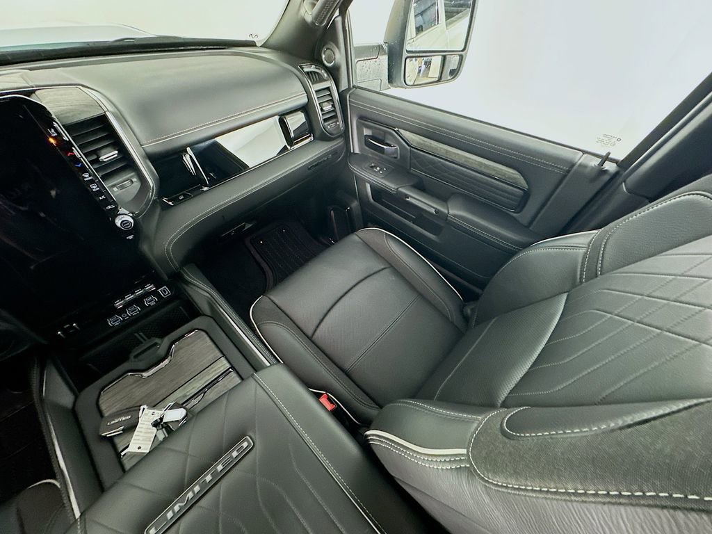 Used 2025 RAM 2500 Limited AWD/4WD image 11